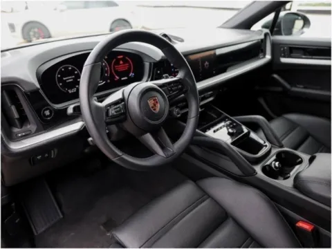 More photos of 2025 Porsche Cayenne Coupe at Porsche Austin, TX