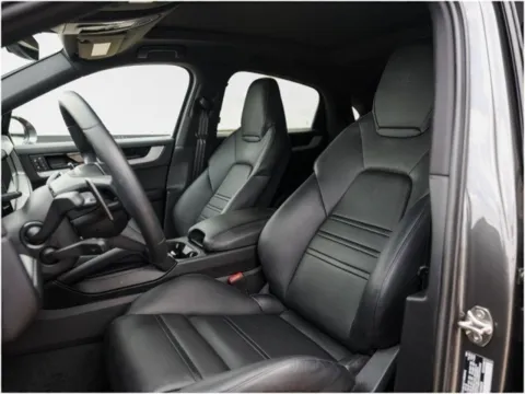 More photos of 2025 Porsche Cayenne Coupe at Porsche Austin, TX