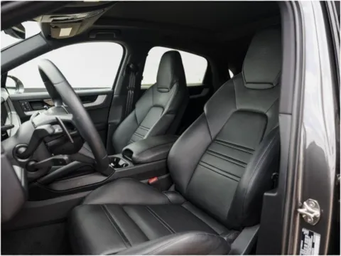 More photos of 2025 Porsche Cayenne Coupe at Porsche Austin, TX