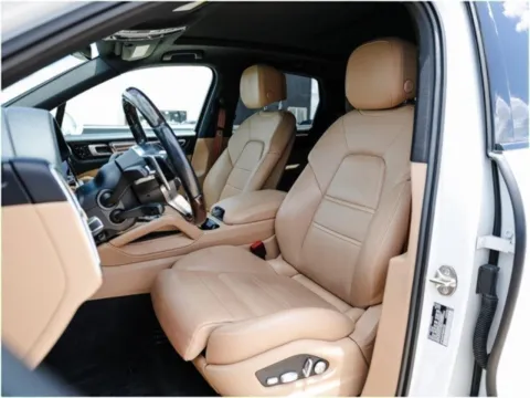More photos of 2021 Porsche Cayenne at Porsche Austin, TX