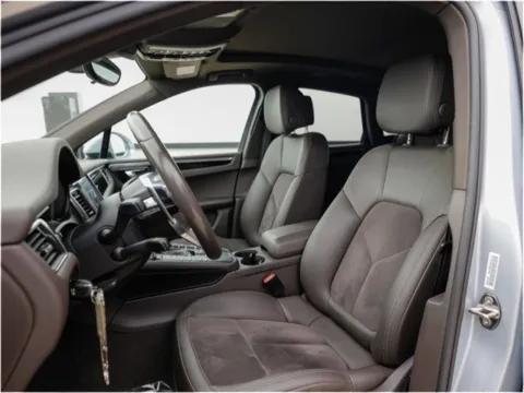 More photos of 2017 Porsche Macan at Porsche Austin, TX