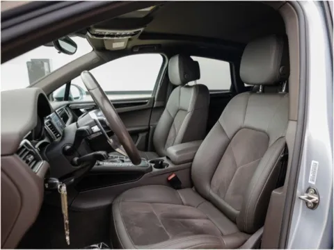 More photos of 2017 Porsche Macan at Porsche Austin, TX