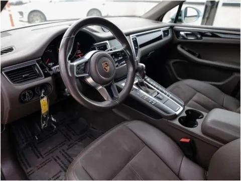 More photos of 2017 Porsche Macan at Porsche Austin, TX