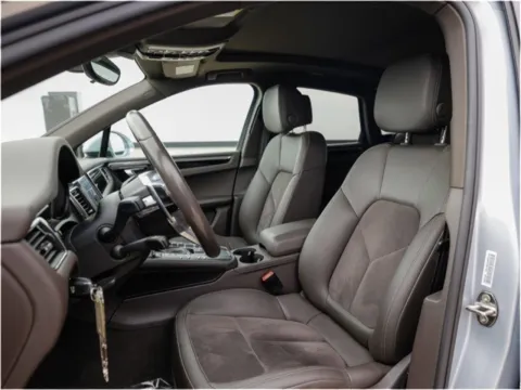 More photos of 2017 Porsche Macan at Porsche Austin, TX