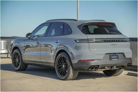 More photos of 2025 Porsche Cayenne at Porsche Austin, TX