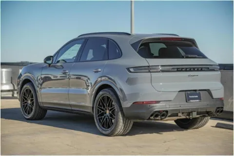 More photos of 2025 Porsche Cayenne at Porsche Austin, TX