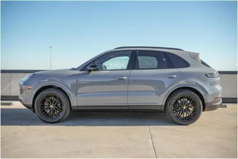 More photos of 2025 Porsche Cayenne at Porsche Austin, TX