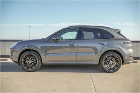More photos of 2025 Porsche Cayenne at Porsche Austin, TX