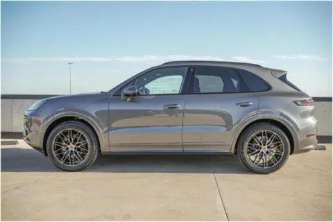 More photos of 2025 Porsche Cayenne at Porsche Austin, TX