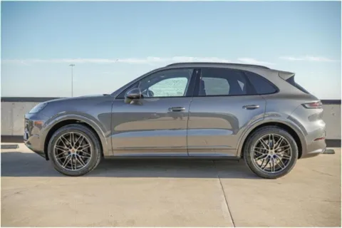 More photos of 2025 Porsche Cayenne at Porsche Austin, TX