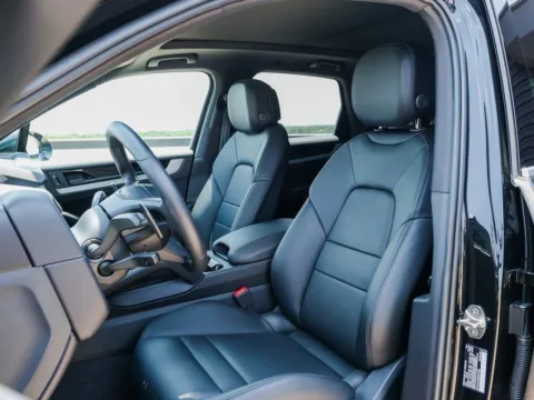 More photos of 2025 Porsche Cayenne at Porsche Austin, TX