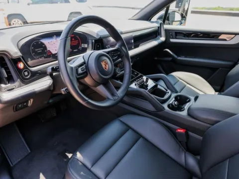 More photos of 2025 Porsche Cayenne at Porsche Austin, TX