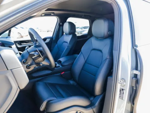 More photos of 2025 Porsche Cayenne at Porsche Austin, TX