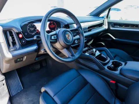 More photos of 2025 Porsche Cayenne at Porsche Austin, TX