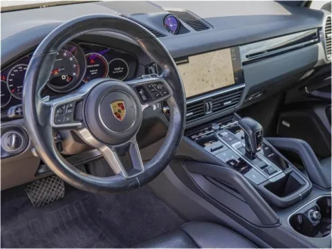 More photos of 2022 Porsche Cayenne at Porsche Austin, TX