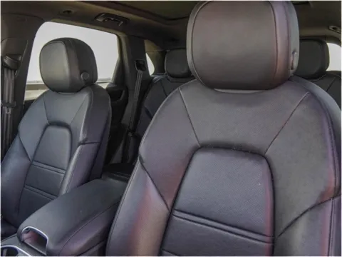More photos of 2022 Porsche Cayenne at Porsche Austin, TX