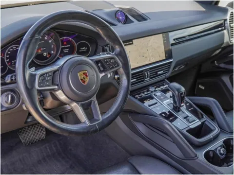 More photos of 2022 Porsche Cayenne at Porsche Austin, TX