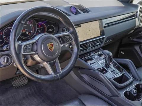More photos of 2022 Porsche Cayenne at Porsche Austin, TX
