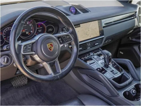 More photos of 2022 Porsche Cayenne at Porsche Austin, TX