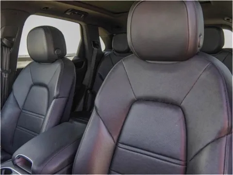 More photos of 2022 Porsche Cayenne at Porsche Austin, TX