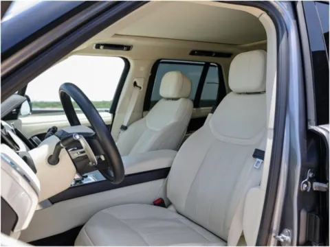 More photos of 2023 Land Rover Range Rover SE at Porsche Austin, TX
