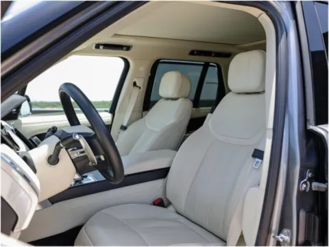 More photos of 2023 Land Rover Range Rover SE at Porsche Austin, TX
