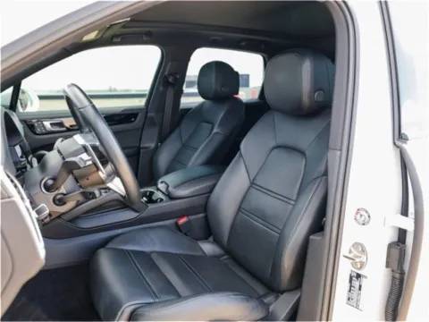 More photos of 2022 Porsche Cayenne S at Porsche Austin, TX