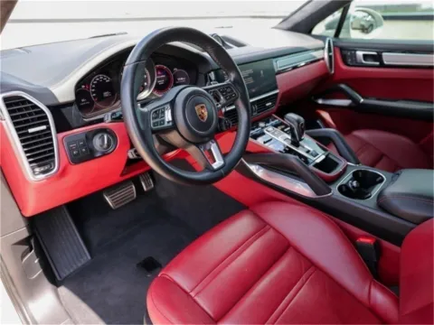 More photos of 2022 Porsche Cayenne Turbo at Porsche Austin, TX