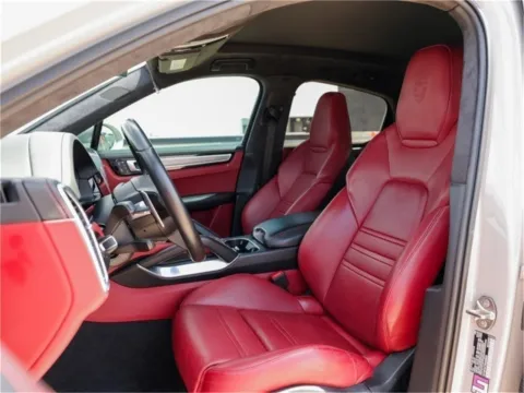 More photos of 2022 Porsche Cayenne Turbo at Porsche Austin, TX