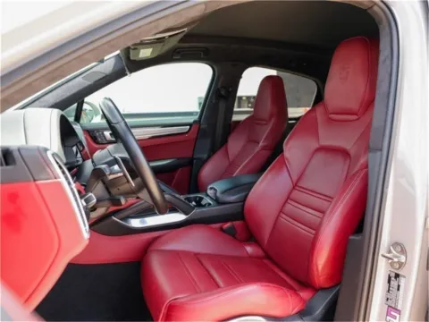 More photos of 2022 Porsche Cayenne Turbo at Porsche Austin, TX