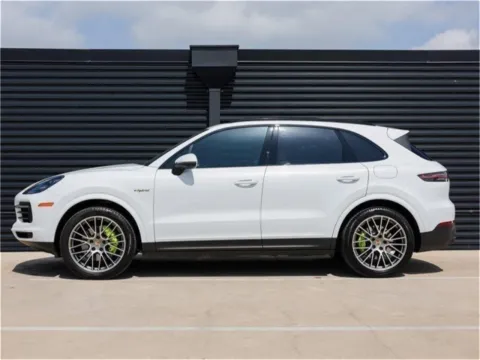 Photos of 2022 Porsche Cayenne Platinum Edition for sale in Austin, TX at Porsche Austin