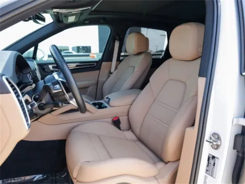 More photos of 2022 Porsche Cayenne Platinum Edition at Porsche Austin, TX