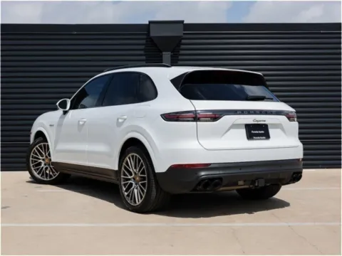 Another view of 2022 Porsche Cayenne Platinum Edition for sale in Austin, TX at Porsche Austin