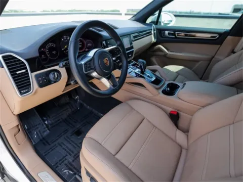 More photos of 2022 Porsche Cayenne Platinum Edition at Porsche Austin, TX