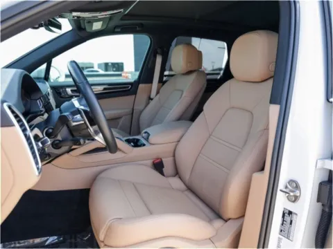 More photos of 2022 Porsche Cayenne Platinum Edition at Porsche Austin, TX