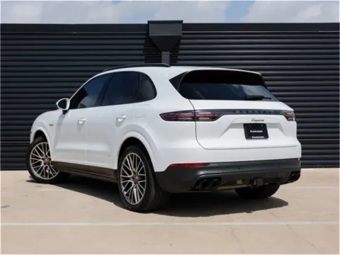 Another view of 2022 Porsche Cayenne Platinum Edition for sale in Austin, TX at Porsche Austin
