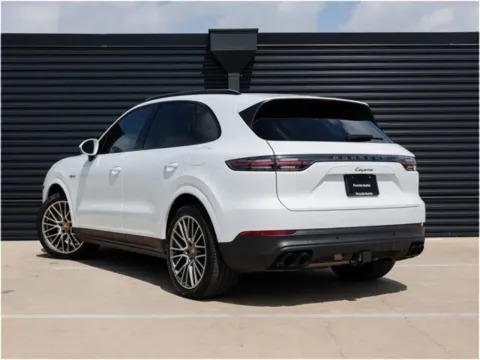 Another view of 2022 Porsche Cayenne Platinum Edition for sale in Austin, TX at Porsche Austin