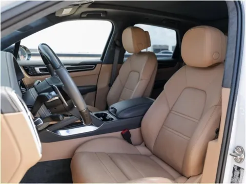 More photos of 2022 Porsche Cayenne Turbo S E-Hybrid at Porsche Austin, TX