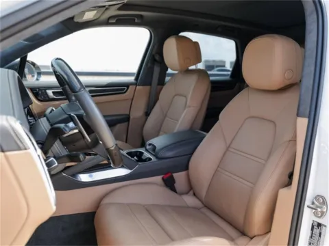 More photos of 2022 Porsche Cayenne Turbo S E-Hybrid at Porsche Austin, TX