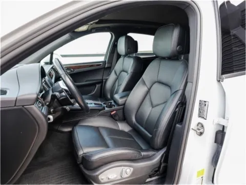 More photos of 2018 Porsche Macan at Porsche Austin, TX