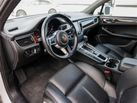 More photos of 2018 Porsche Macan at Porsche Austin, TX