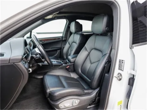 More photos of 2018 Porsche Macan at Porsche Austin, TX