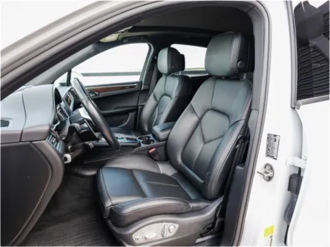 More photos of 2018 Porsche Macan at Porsche Austin, TX