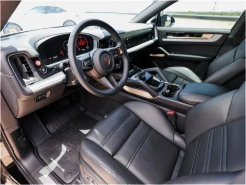 More photos of 2024 Porsche Cayenne Coupe at Porsche Austin, TX