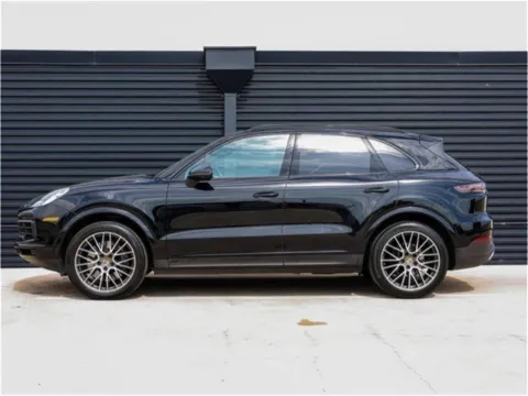 Photos of 2022 Porsche Cayenne for sale in Austin, TX at Porsche Austin