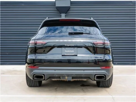 More photos of 2022 Porsche Cayenne at Porsche Austin, TX