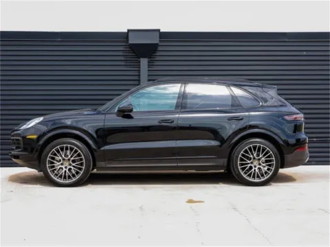 Photos of 2022 Porsche Cayenne for sale in Austin, TX at Porsche Austin