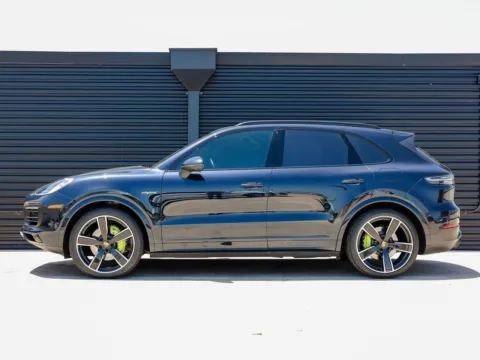 Photos of 2022 Porsche Cayenne for sale in Austin, TX at Porsche Austin