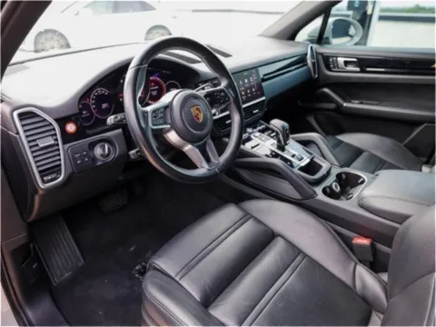 More photos of 2022 Porsche Cayenne at Porsche Austin, TX
