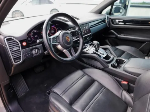 More photos of 2022 Porsche Cayenne at Porsche Austin, TX